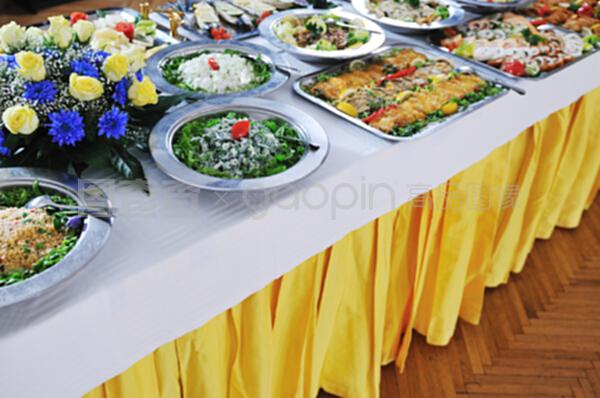 自助餐與正餐服務(wù)的雙軌體驗(yàn)